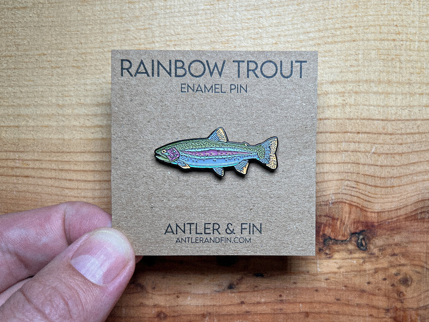 Pin de esmalte de trucha arco iris